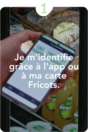 Je m'identifie grâce à l'app ou à ma carte Fricots.